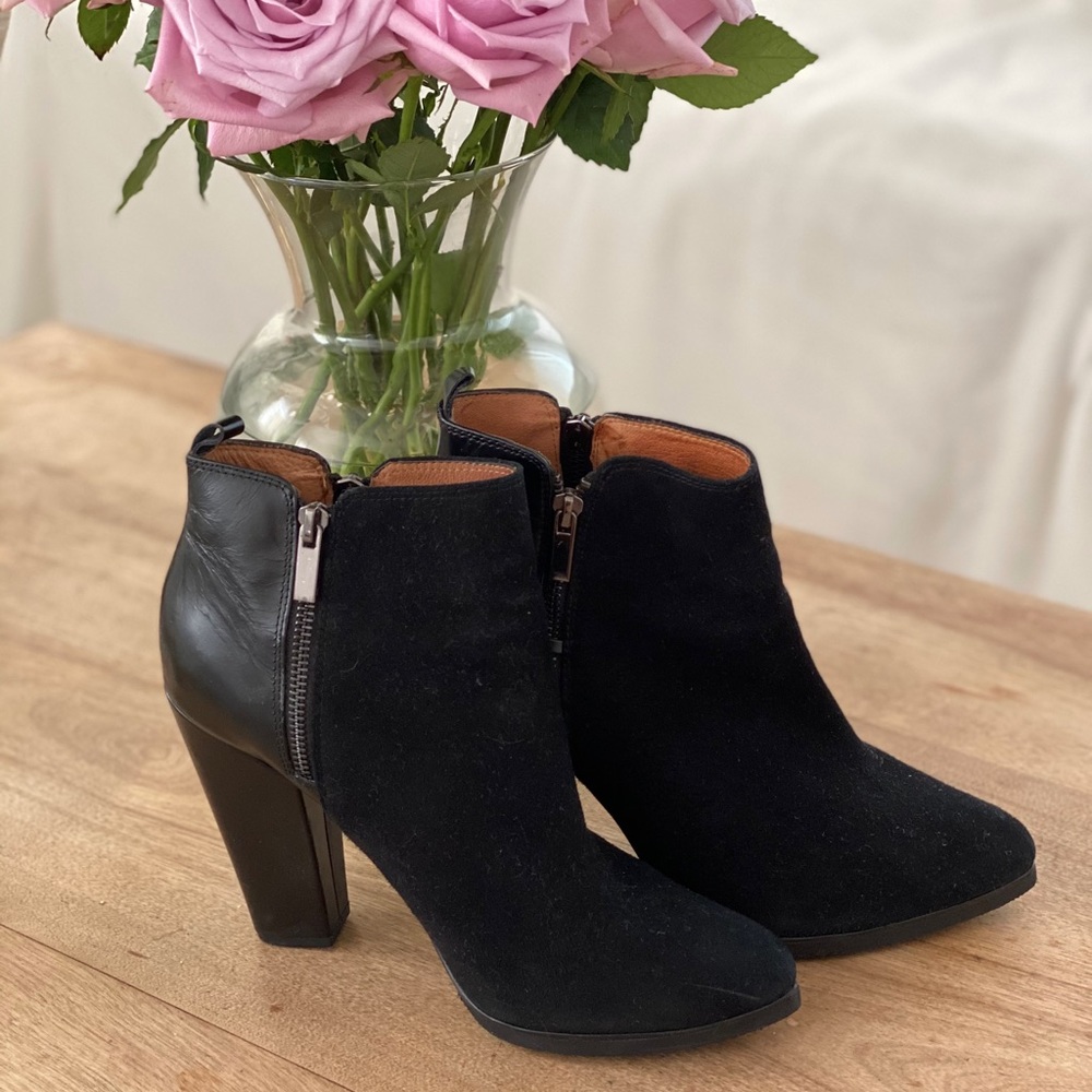 9.5 halogen ankle bootie heel black